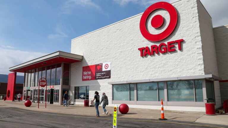 107036059-1648140541349-gettyimages-1239350024-PWeaver-Target-01
